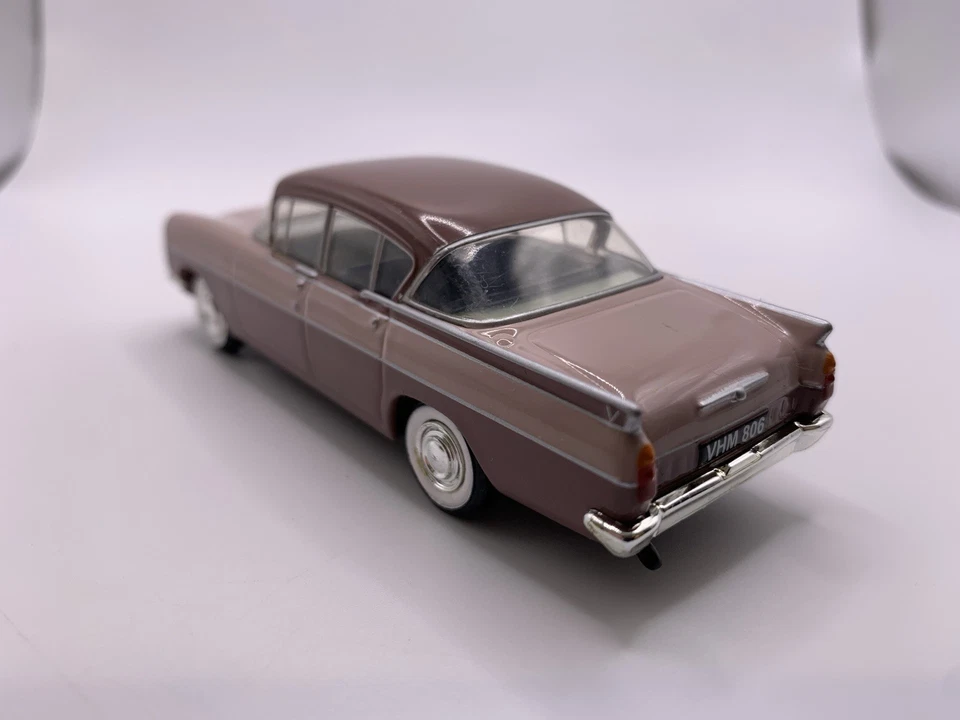 Vanguards Corgi 1:43 Vauxhall PA Cresta Dusk Rose & Lilac Haze VA06400 - Image 4 of 4