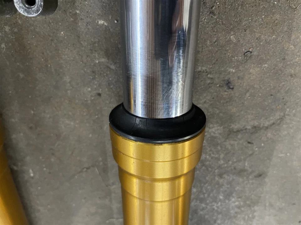 Horquillas de suspensión delantera izquierda derecha doradas Kawasaki Ninja ZX6R ZX636 05 2005 OEM Foto 4 de 4