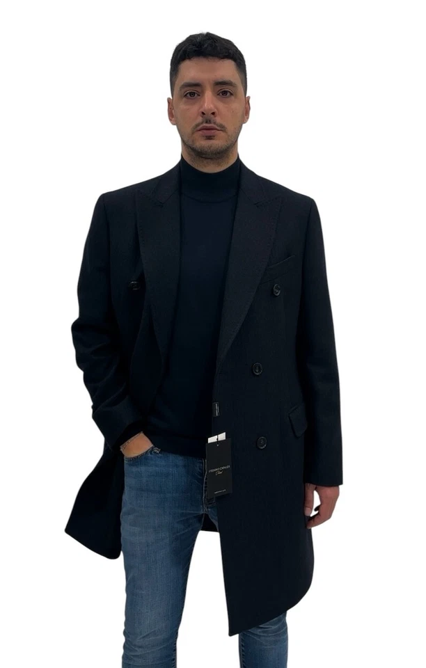 Cappotto doppiopetto uomo Stefano Capaldi blu spigato in misto lana, sconto 60%. Foto 3 de 4