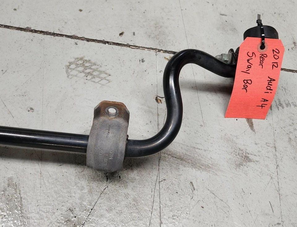 09-16 AUDI A4 Quattro Barra estabilizadora trasera Barra estabilizadora con extremos eslabones OEM Foto 4 de 4