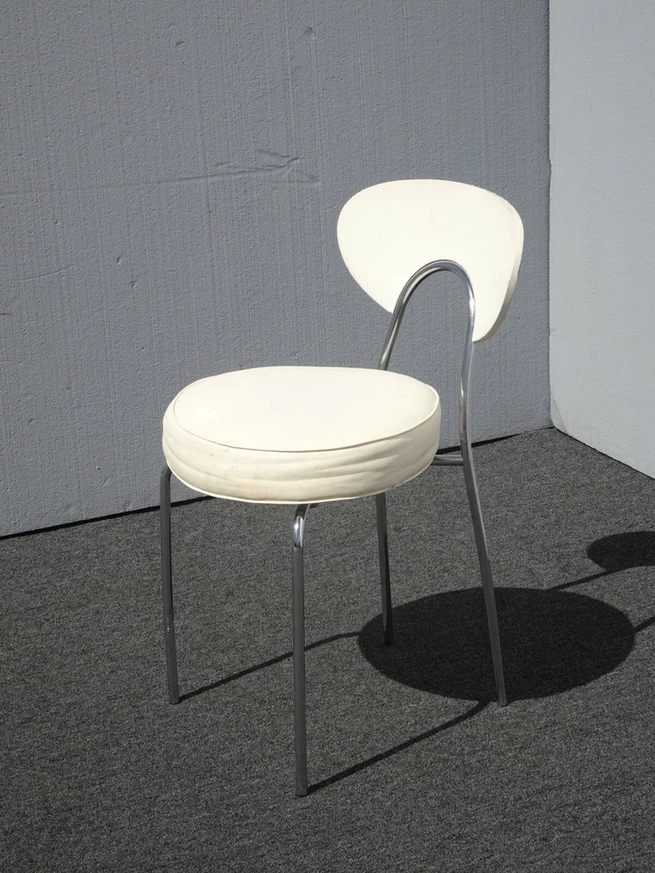 Silla auxiliar vintage moderna de mediados de siglo cromada blanca Foto 2 de 4
