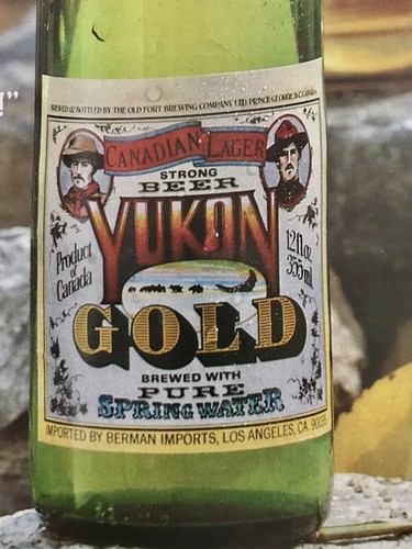 Cerveza Lager canadiense YUKON GOLD rara | Cartel publicitario arriesgado y botella vacía - Imagen 8 de 10
