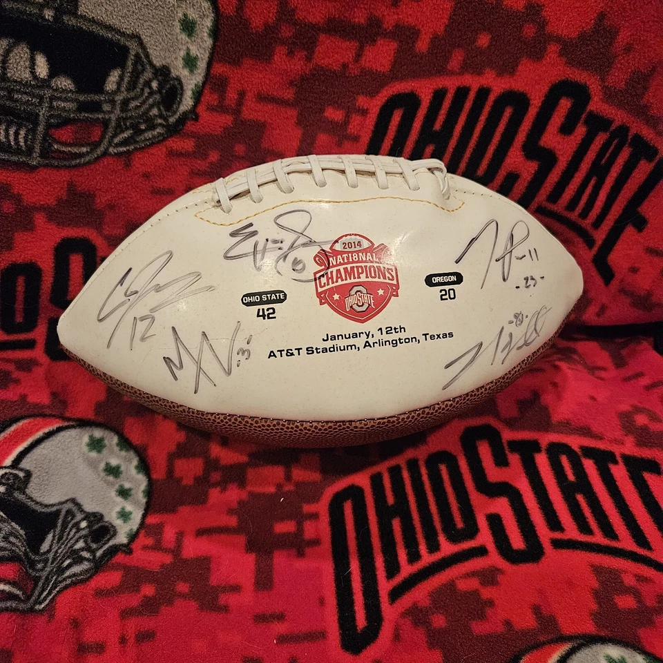 Pieza de subasta de crucero Buckeye de fútbol americano del estado de Ohio firmada por Ezekiel Elliott - Estate Foto 2 de 2