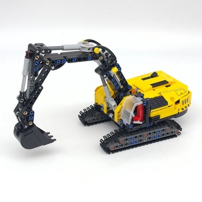 LEGO Technic 2 in 1 Heavy Duty Excavator Set 42121 Digger