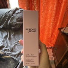 Skincare Junkie Gentle Jelly Facial Cleanser Niacinamide Cucumber 180mL
