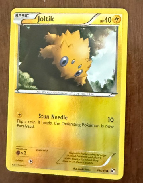 Joltik 44/114 Black & White Base Set Pokemon Card