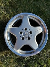 Singular Mercedes-Benz AMG Rim 17 Inch