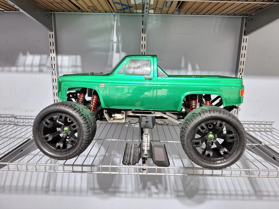 Traxxas E MAXX 3906 - Graphite Chassis w/ Aluminum Upgrades - Brushless Roller - Image 3 of 4