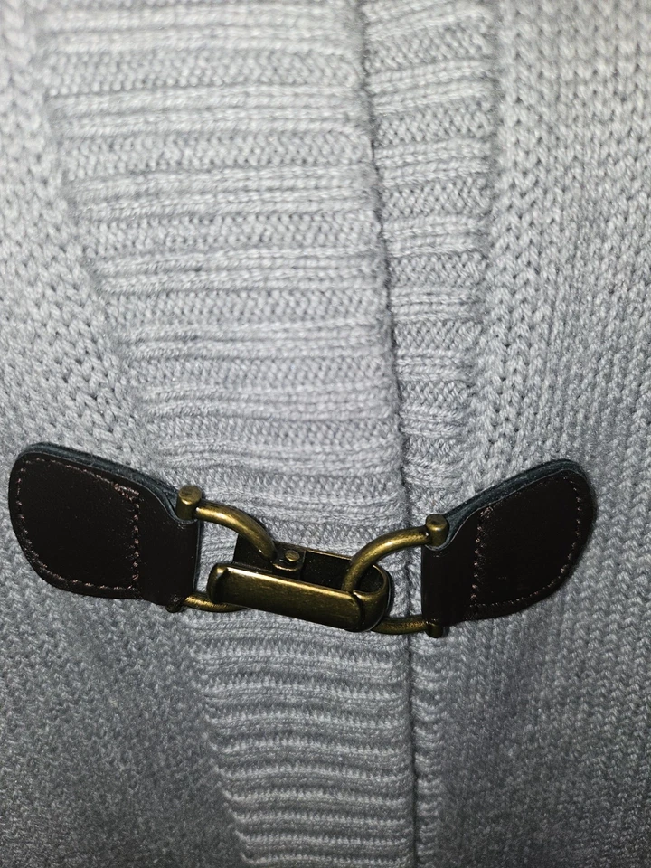 Suéter Banana Republic com fivela frontal cinza tamanho médio - Imagem 2 de 4