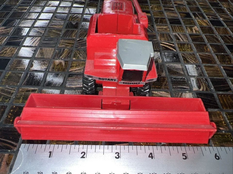 Massey Ferguson 8590 Rotary Combine W/ Grain Head Scale Diecast 1:64 1987  - Image 4 of 4