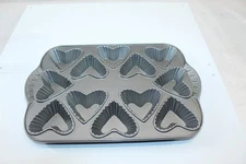 Vintage Nordic Ware Heart Cast Metal Baking Pan 12 Tarts Muffins In One Pan
