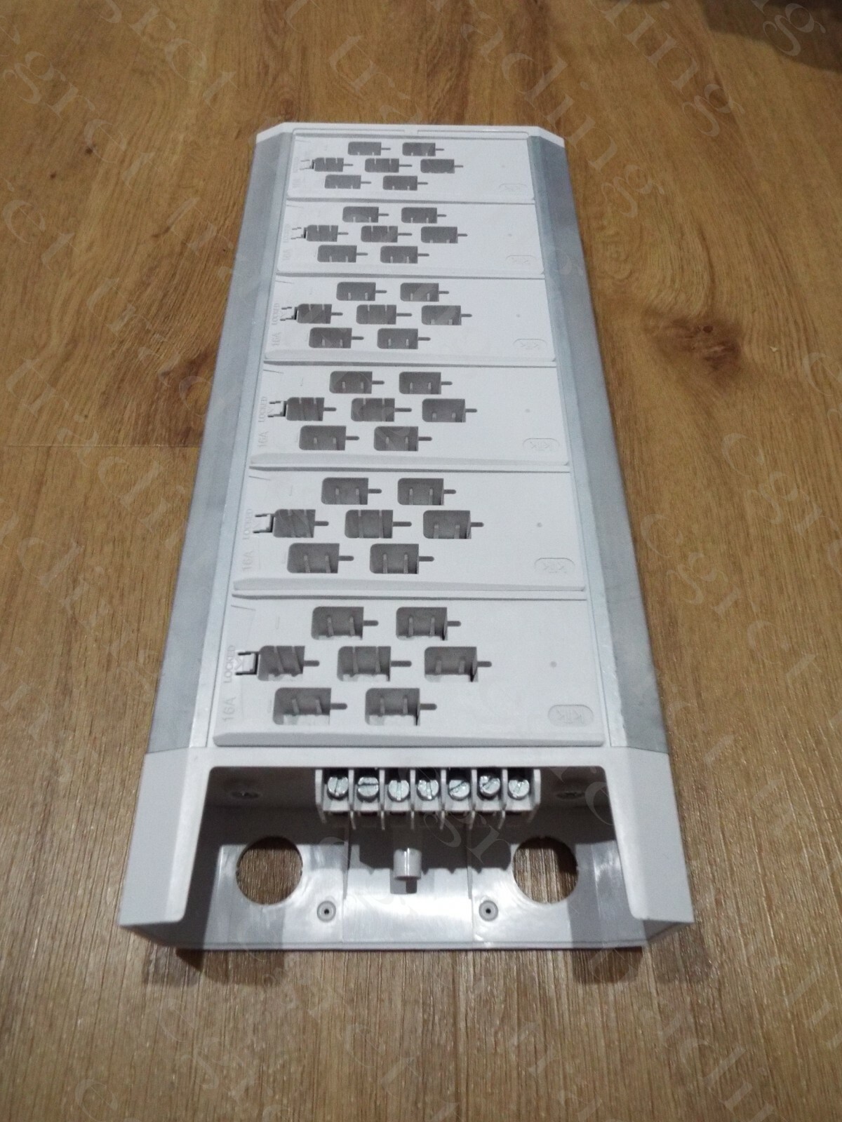 Hager Klik KLMB6W Marshalling Box 6 Way 16A Klik Lighting