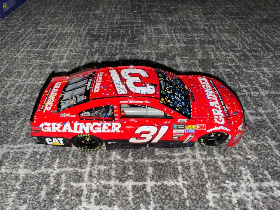 2017 Ryan Newman #31 Grainger Phoenix Raced Win Version 1:24 NASCAR Diecast 5/88 - Image 4 of 4