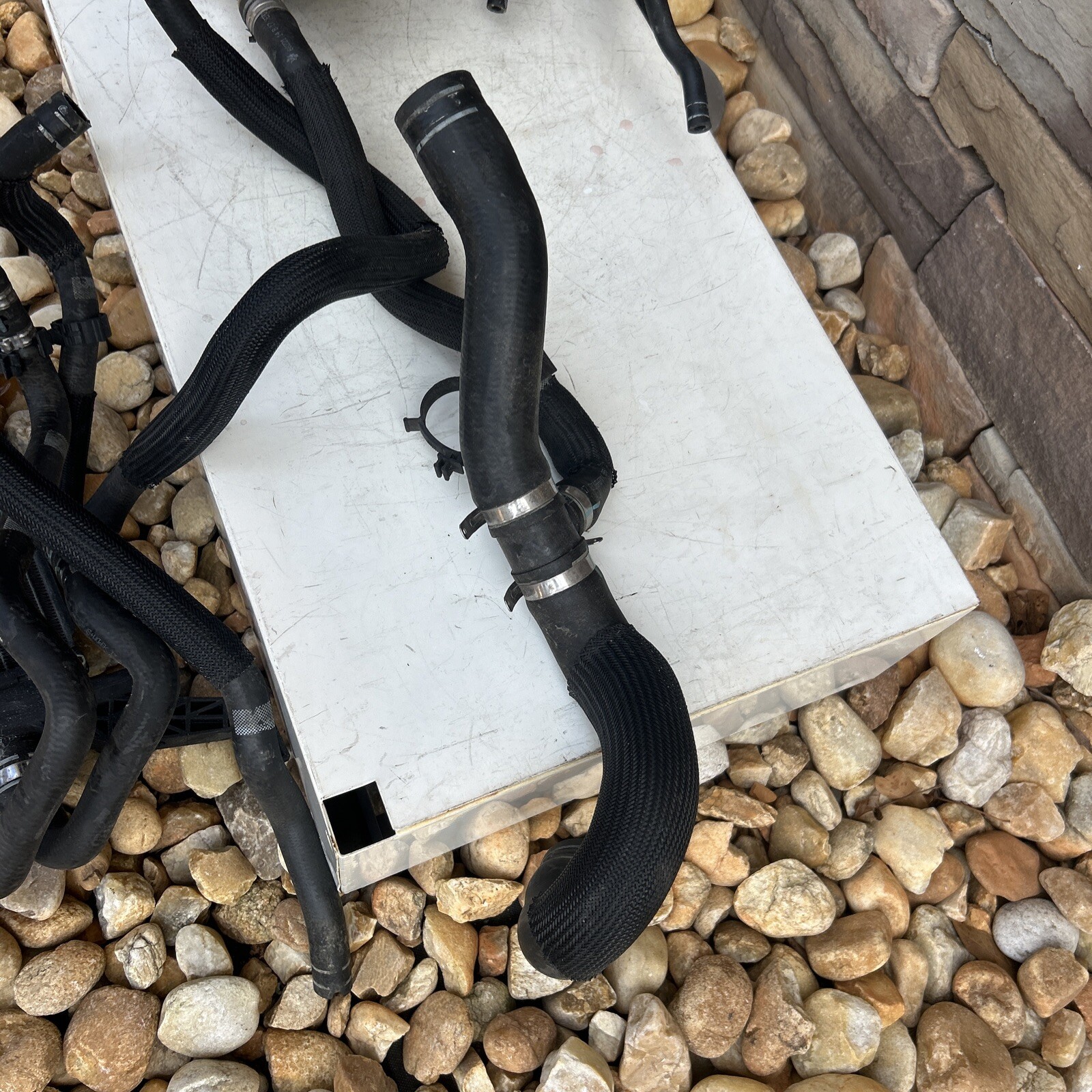 2014-17 Maserati Ghobli Secondary Water Radiator Cooler And Tank 16474838