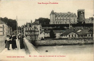 CPA AK PAU - Rue du 14 Julliet et le Chateau (365376)