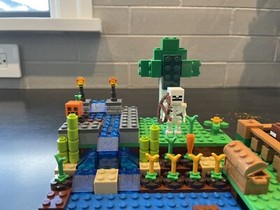 LEGO 21114 Minecraft The Farm Used Complete w/Minifigures and Manual