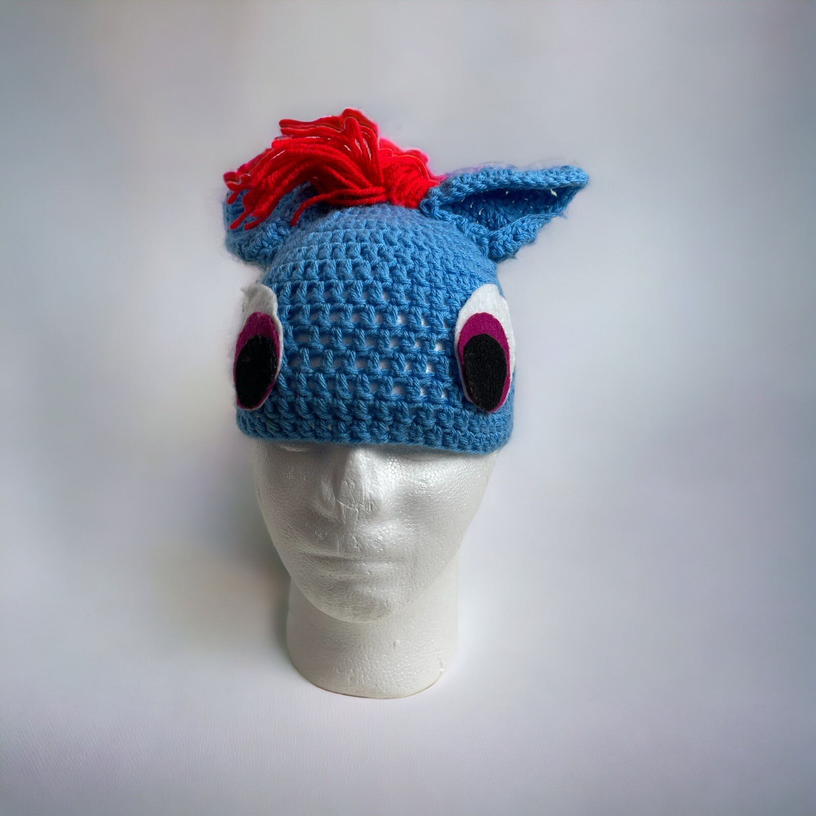 Cappello accovacciato My Little Pony Rainbow Dash adatto alla testa di bambino o donna.