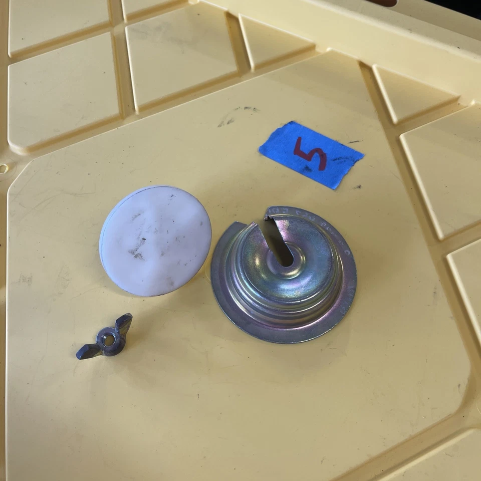 E36 E39 E46 BMW 325i 330i M3 Soporte de amarre de neumático de repuesto Juego de almohadillas de tuerca de ala Foto 2 de 4