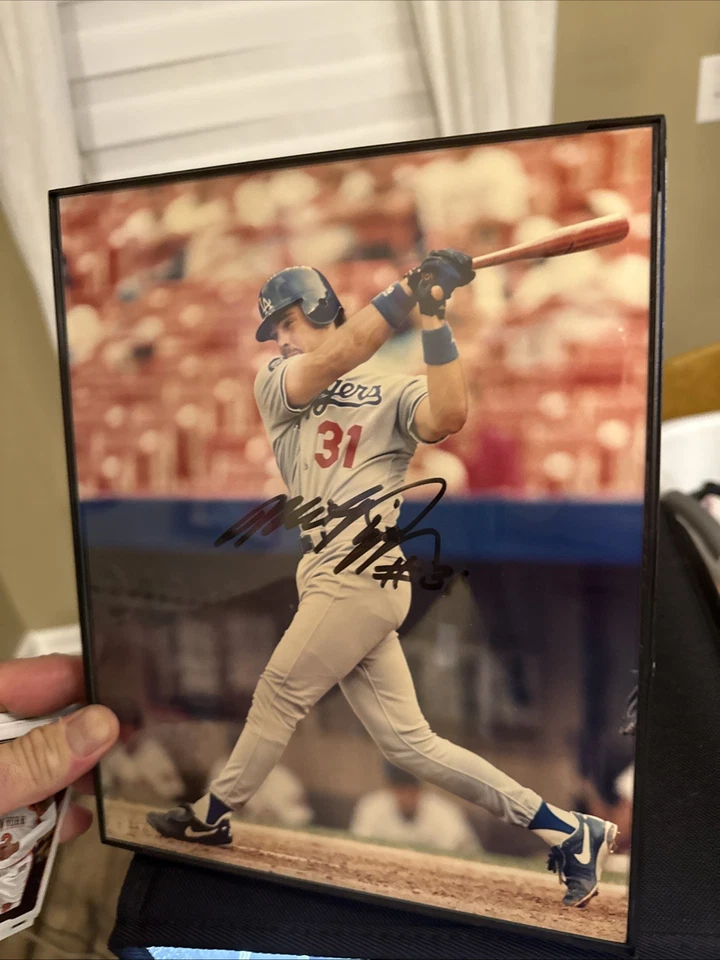 Mike Piazza Signed Autograph 8x10 Photo Los Angeles Dodgers NO CDA Signed In per - Image 3 of 4