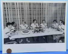 NASA PRESS PHOTO '86 vtg STS-61c Space Shuttle COLUMBIA Astronaut Crew Breakfast