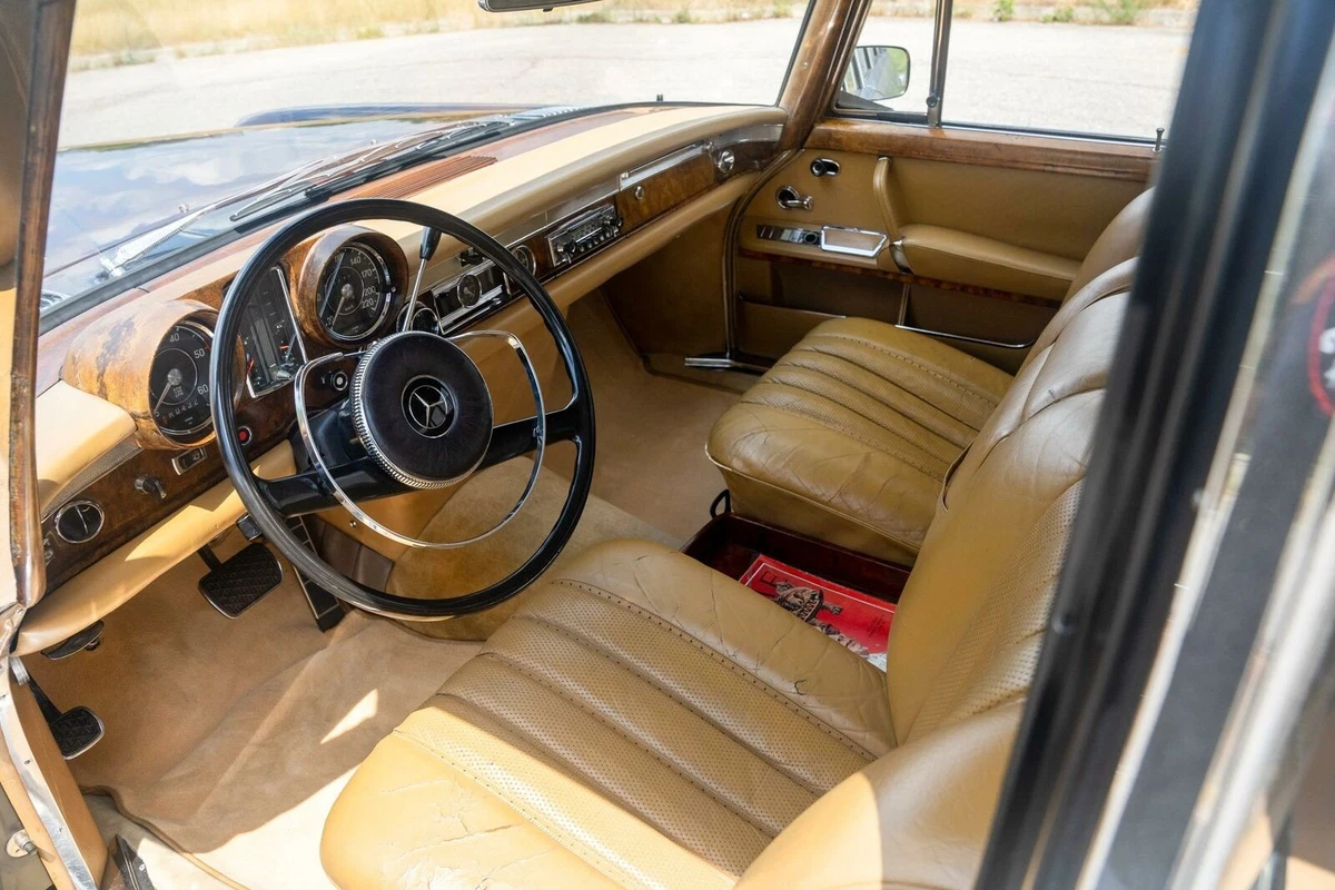 Interior of Mercedes 600 Pullman