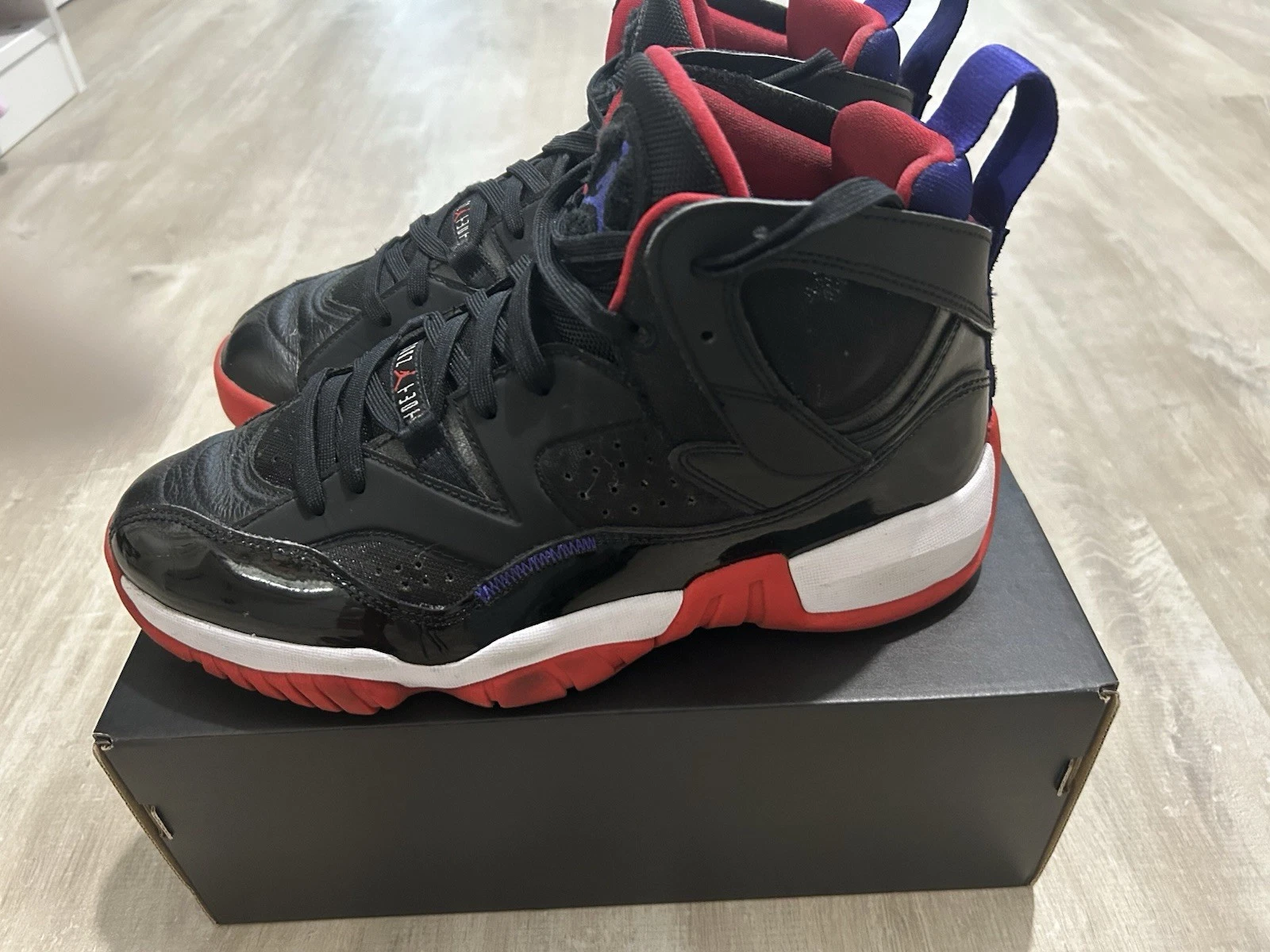 Scarpe da ginnastica Nike Jumpman Two Trey nere rosse taglia UK 8 autentiche indossate una volta