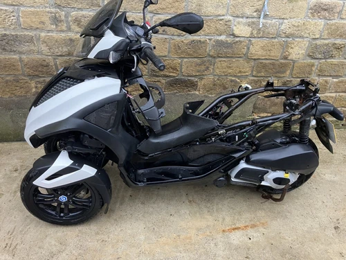 Piaggio MP3 300 Yourban LT White Spares or Repair - Picture 1 of 10