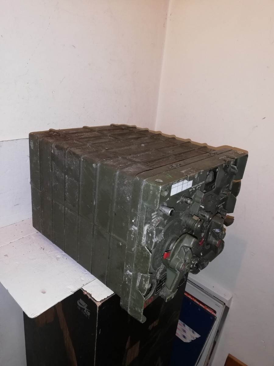 RT 68 radio militaire française sans l'alimentation - Collection