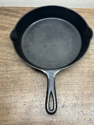 GRISWOLD #8 LARGE LOGO SKILLET 704p ~ CLEANED AND SEASONED