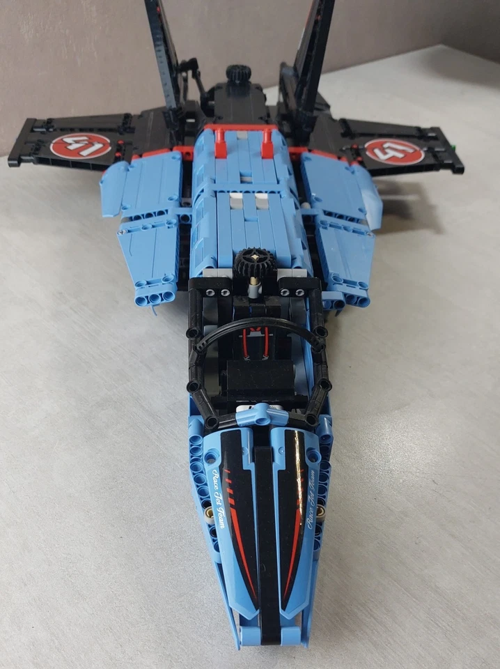 LEGO Technic 42066 Air Race Jet, photo 2 sur 5