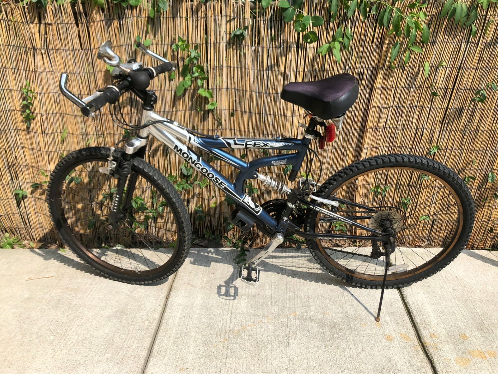 mongoose efx aluminum mountain bike