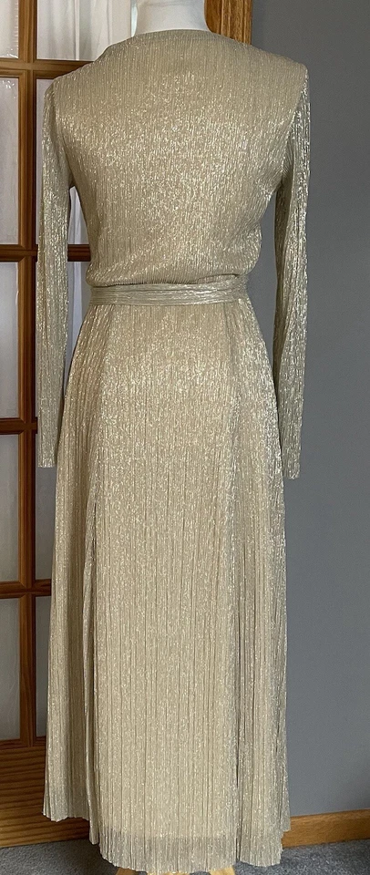 Vestido Anne Klein metálico com cinto 6 bege transparente mangas compridas coquetel casamento - Imagem 4 de 4