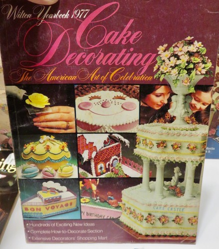 (8) Wilton Decorating Yearbook Magazines (undated, 1977,78,80,82,85,87,89) - Imagen 5 de 11