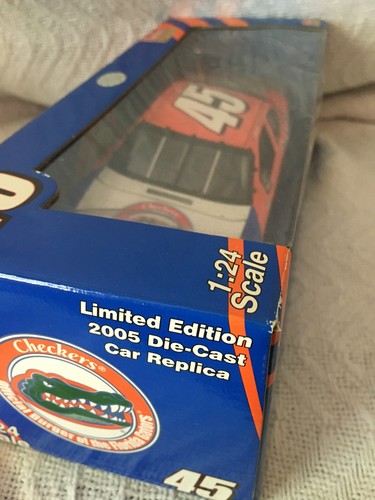 #45 Kyle Petty Dodge 1:24 Scale Florida Gators Checkers Stock Car New Sealed - Picture 13 of 17