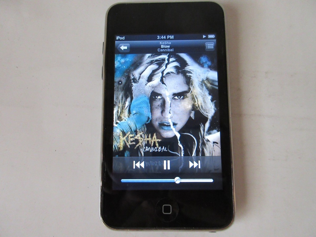 Apple iPod Touch 3rd Generation silver 32GB With (4847 Sons