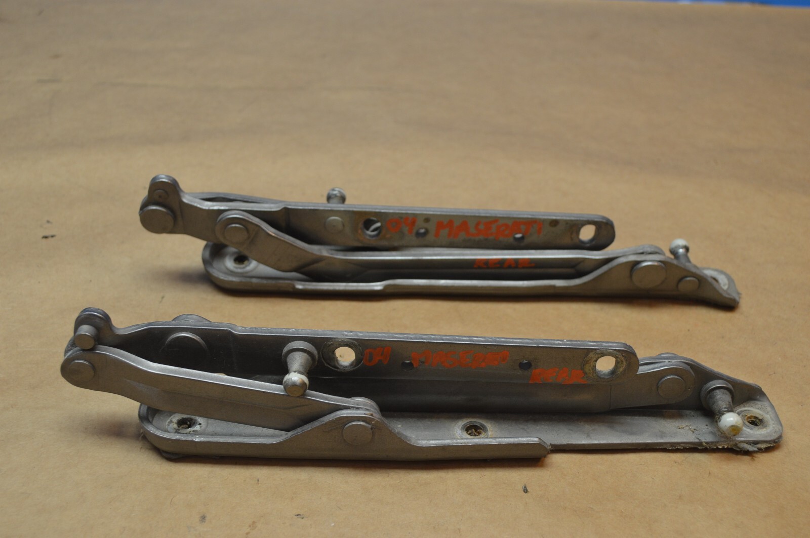 2004 M138 MASERATI GT COUPE REAR TRUNK LID HINGE HINGES LEFT & RIGHT SIDE PAIR