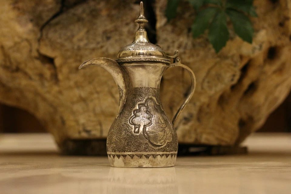 Antigua cafetera árabe exuberante aguja grabado plata 84 - 617 gramos Foto 3 de 4