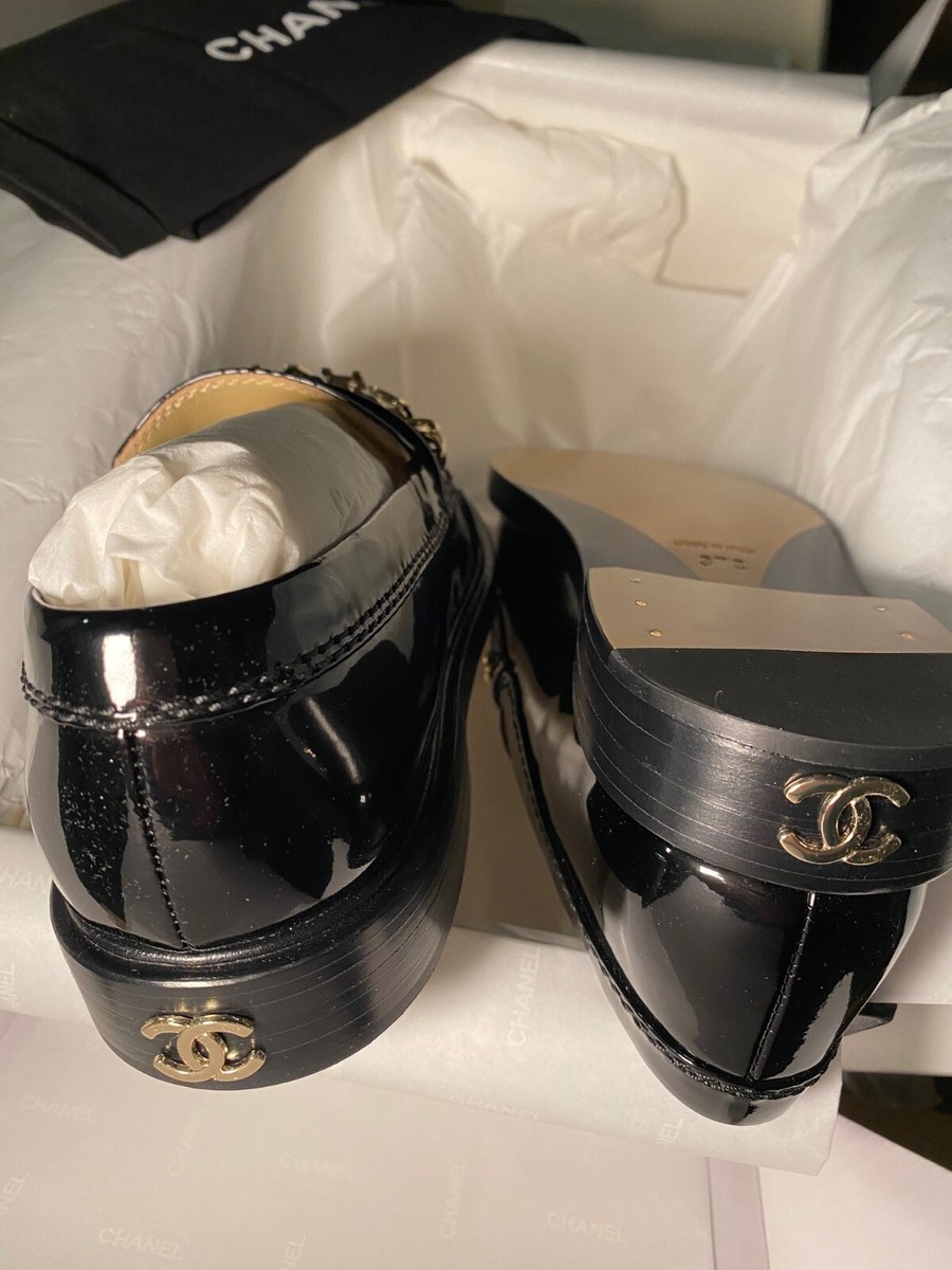 CHANEL 38ハーフ 100% Chanel CC Logo 38 8black Loafers Shoes New patent