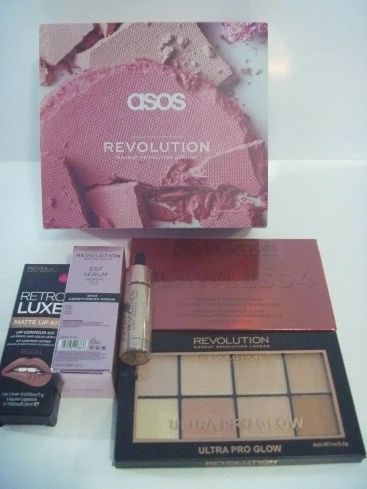 ASOS BEAUTY BOX REVOLUTION MAKE UP GLOW KIT NEW HIGHLIGHTER SERUM EYE PALETTE