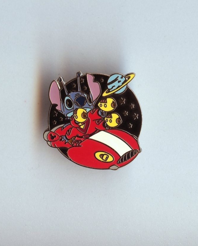 Disney World Hidden Mickey 2005-2006 Stitch Flying Saucer Ray Guns Series 4 Pin