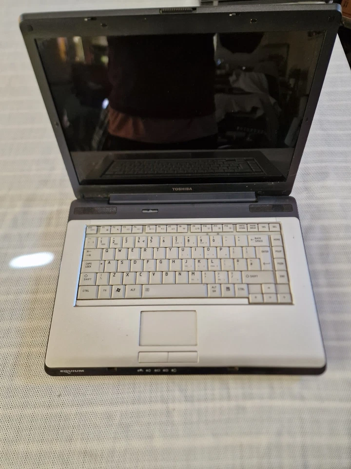 Toshiba Equium A210-1C4 Laptop 15.4"  For Parts Read Description Missing Parts - Image 2 of 4