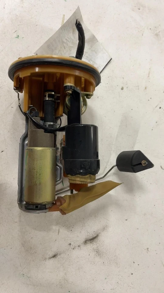 1998 Toyota Camry Fuel Pump Assembly Used Foto 3 de 3