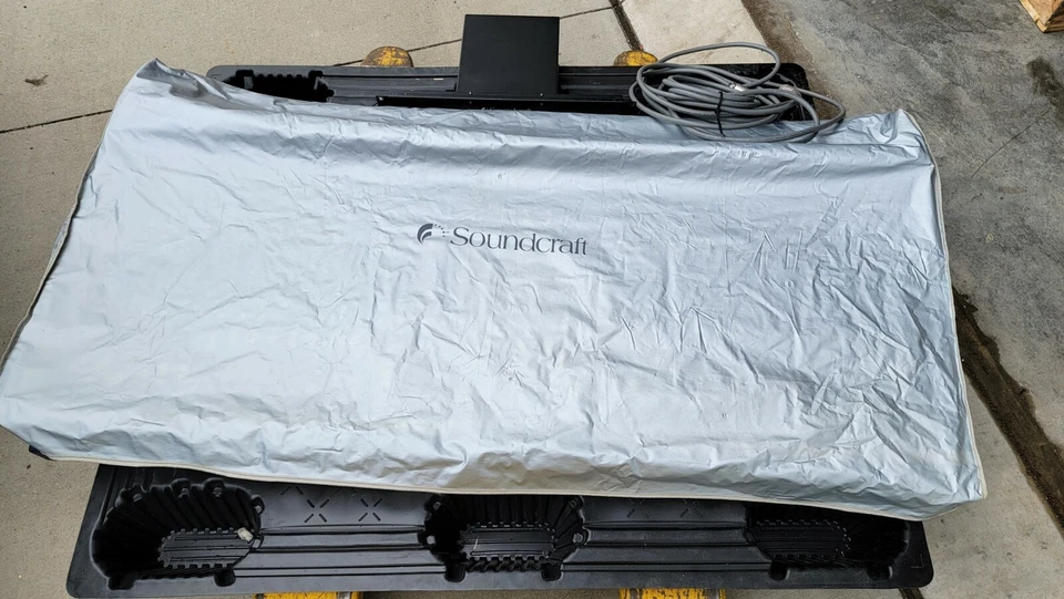 Consola mezcladora Soundcraft Harman Pro Audio 8 buses Live 8 con fuente de alimentación DPS3 Foto 2 de 4