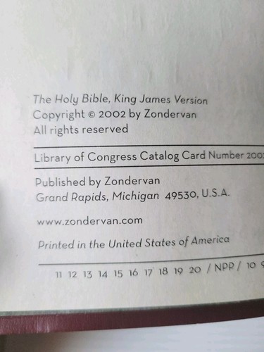 Holy Bible King James Version Copyright 2002 by Zondervan Red Leather Look - Foto 6 di 10