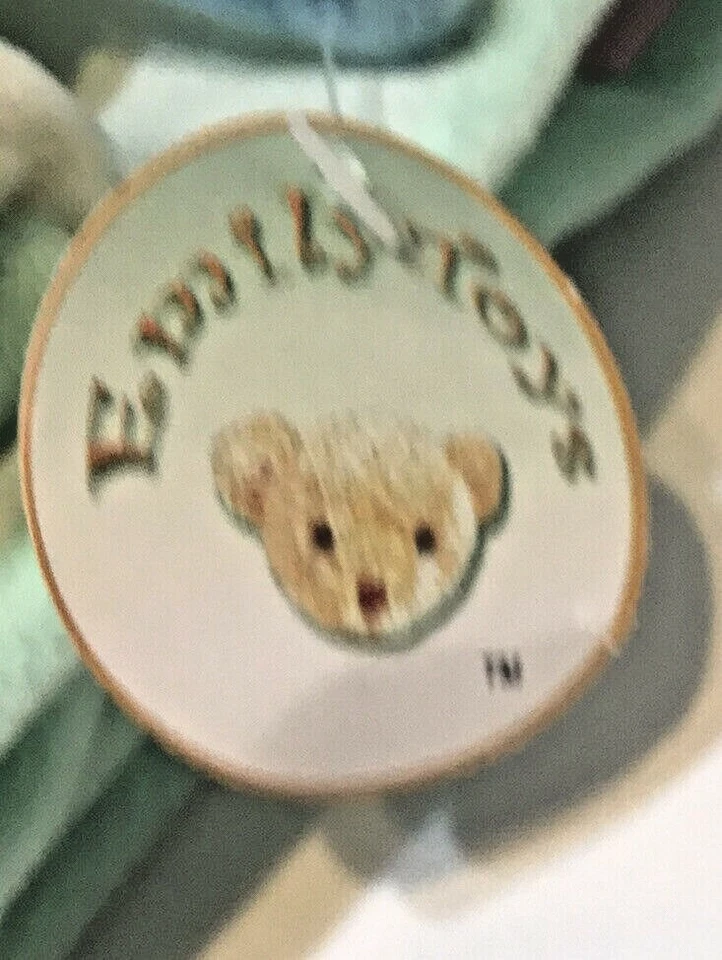 Tabla de crecimiento de felpa Emily Toys con inserciones para fotos jirafa verde y azul colgante Foto 3 de 4