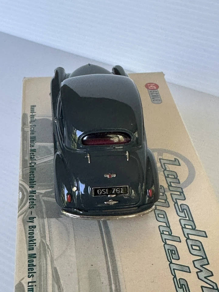 LANSDOWNE LDM33 1952 MORRIS MINOR SERIES 11 2 DOOR 1/43 SCALE. - Image 3 of 4