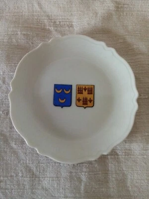 Cendrier: Blasons du Château de Marçay, Chinon. Porcelaine de Limoges - Photo 1/2