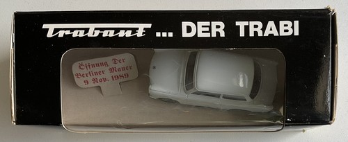 VITESSE 1/43 TRABANT …DER TRABI MADE IN PORTUGAL - Picture 2 of 3