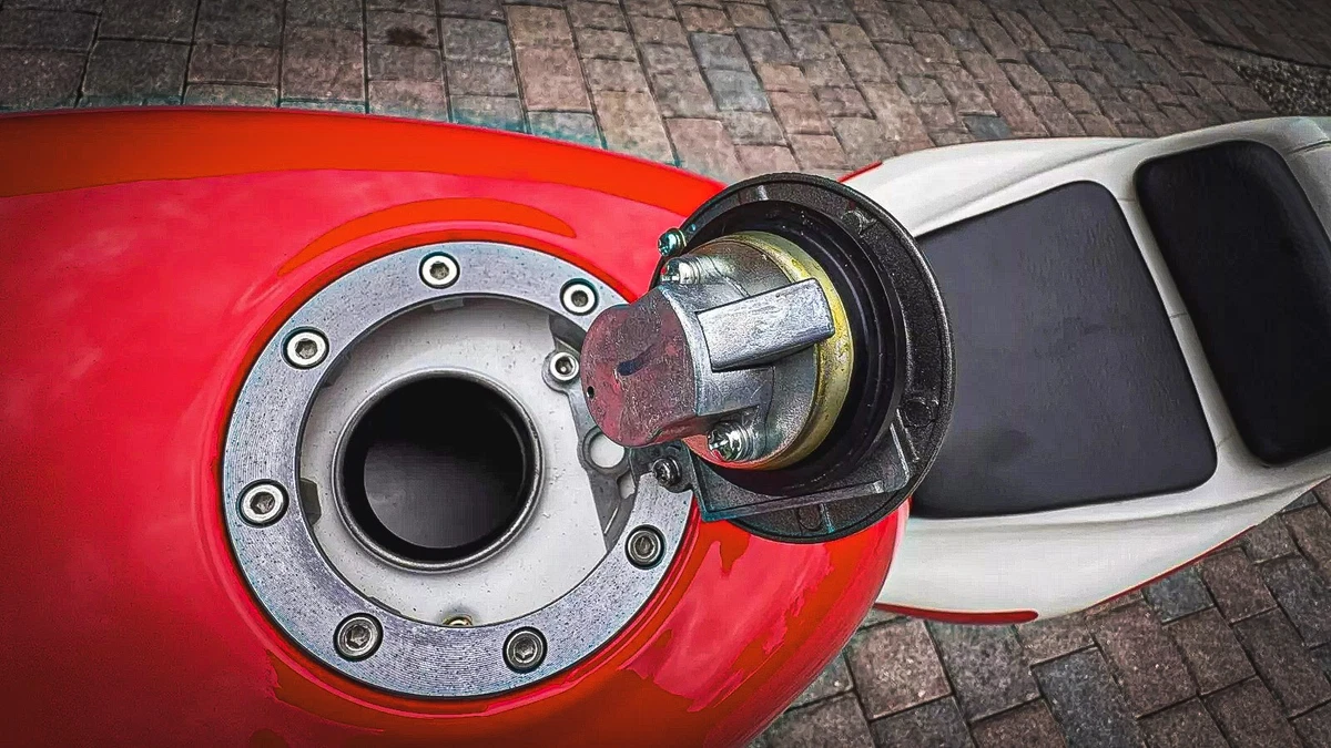 1986 Yamaha YSR80 open fuel tank lid