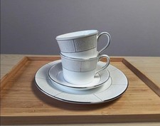Ensemble de trois paires d'assiettes soucoupes à tasse Wedgwood Shagreen du J...